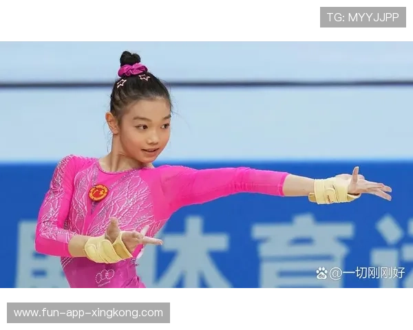 体操赛事舞台灯光与音效提升整体观赏性，表演体操
